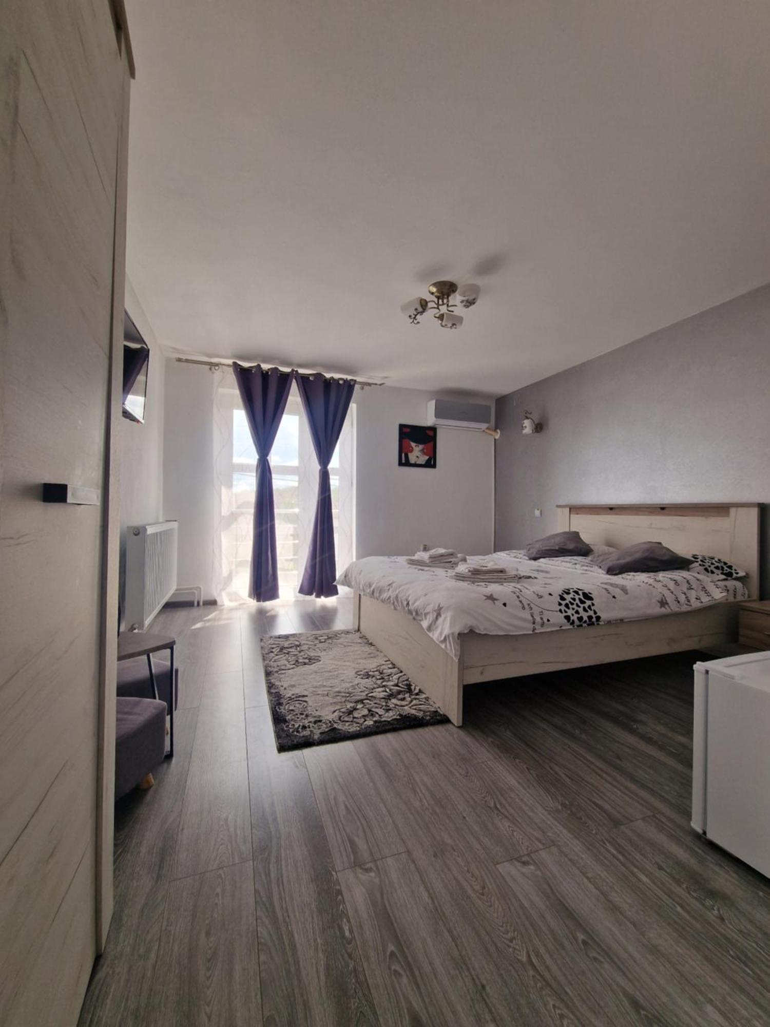 Casa dintre munti Hotel Novaci Străini Exterior foto