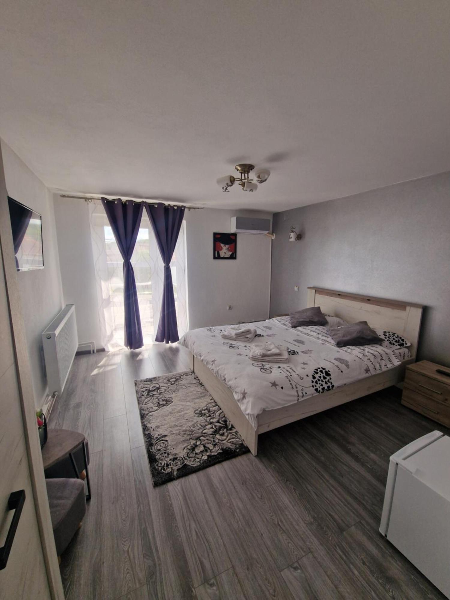 Casa dintre munti Hotel Novaci Străini Exterior foto