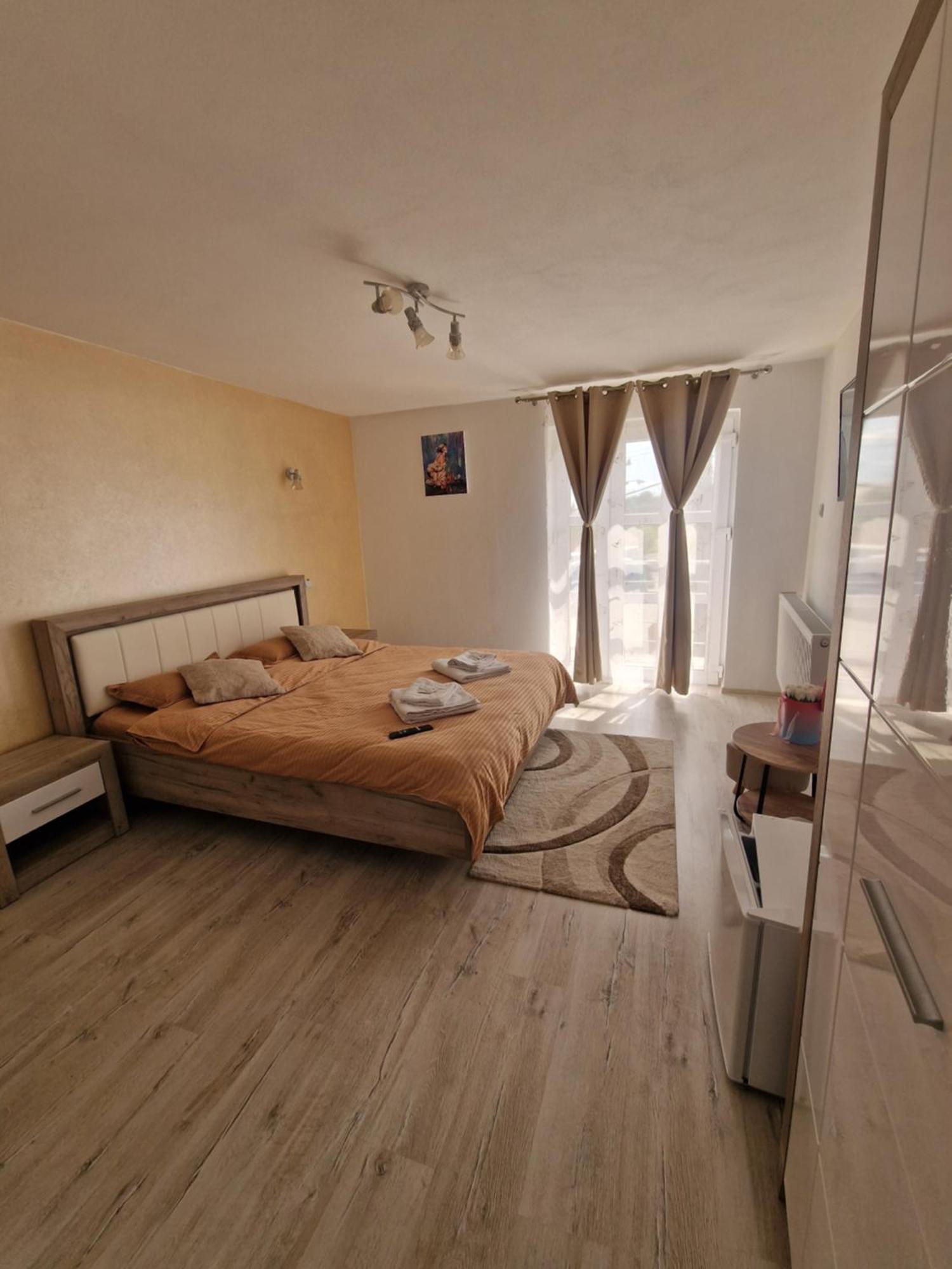 Casa dintre munti Hotel Novaci Străini Exterior foto