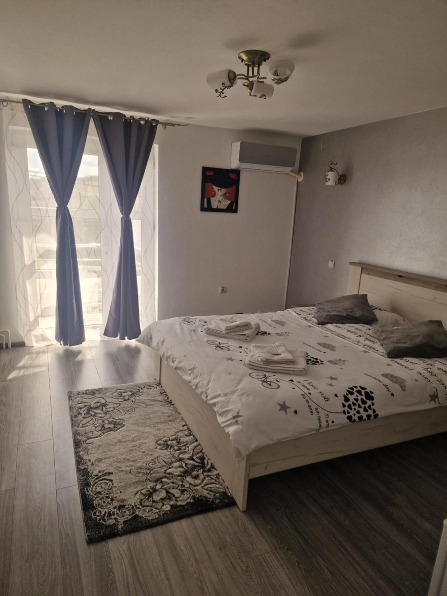 Casa dintre munti Hotel Novaci Străini Cameră foto