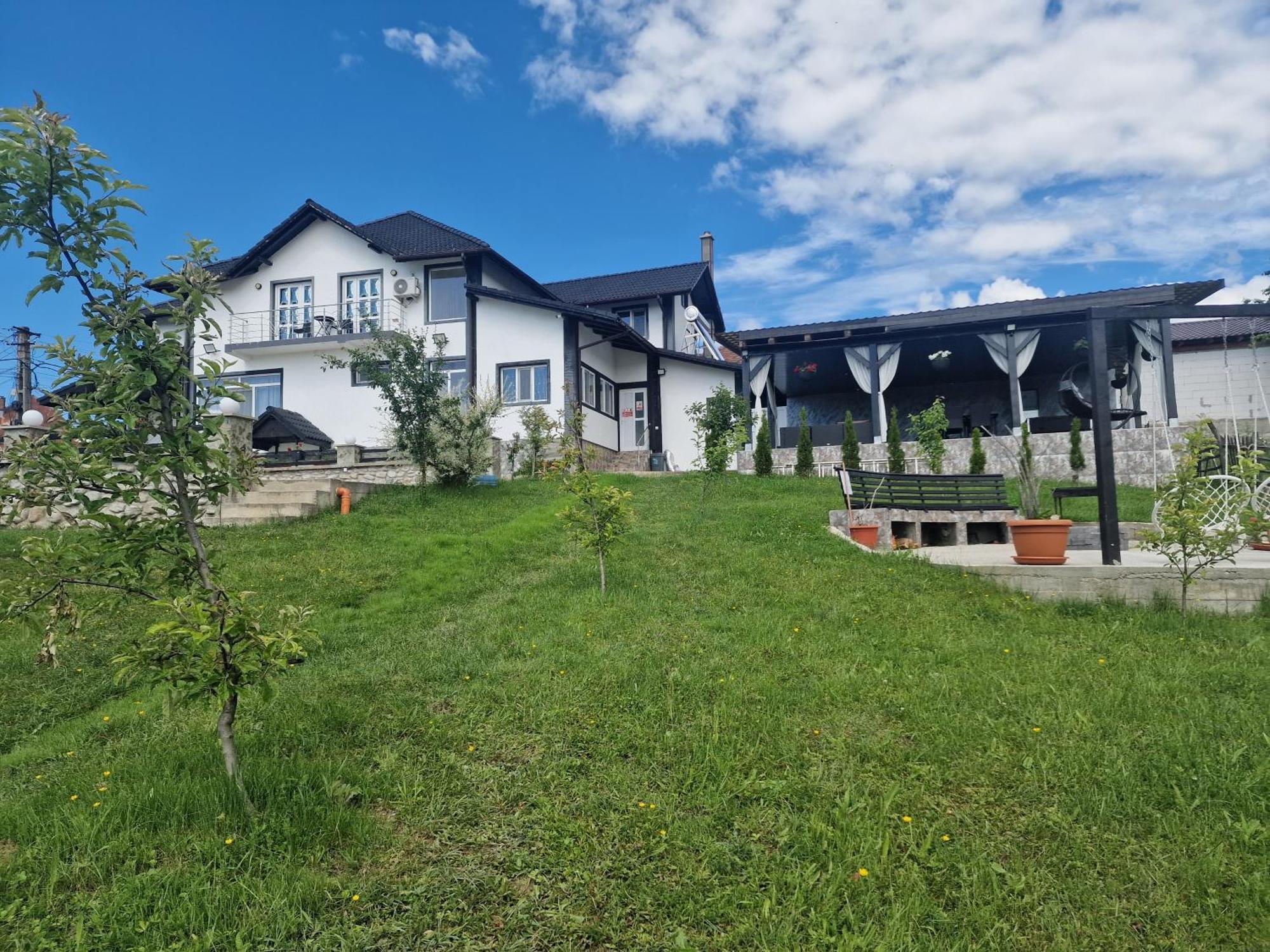 Casa dintre munti Hotel Novaci Străini Exterior foto
