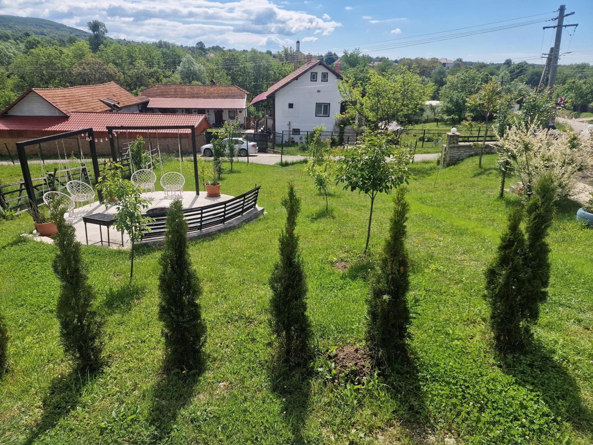 Casa dintre munti Hotel Novaci Străini Exterior foto
