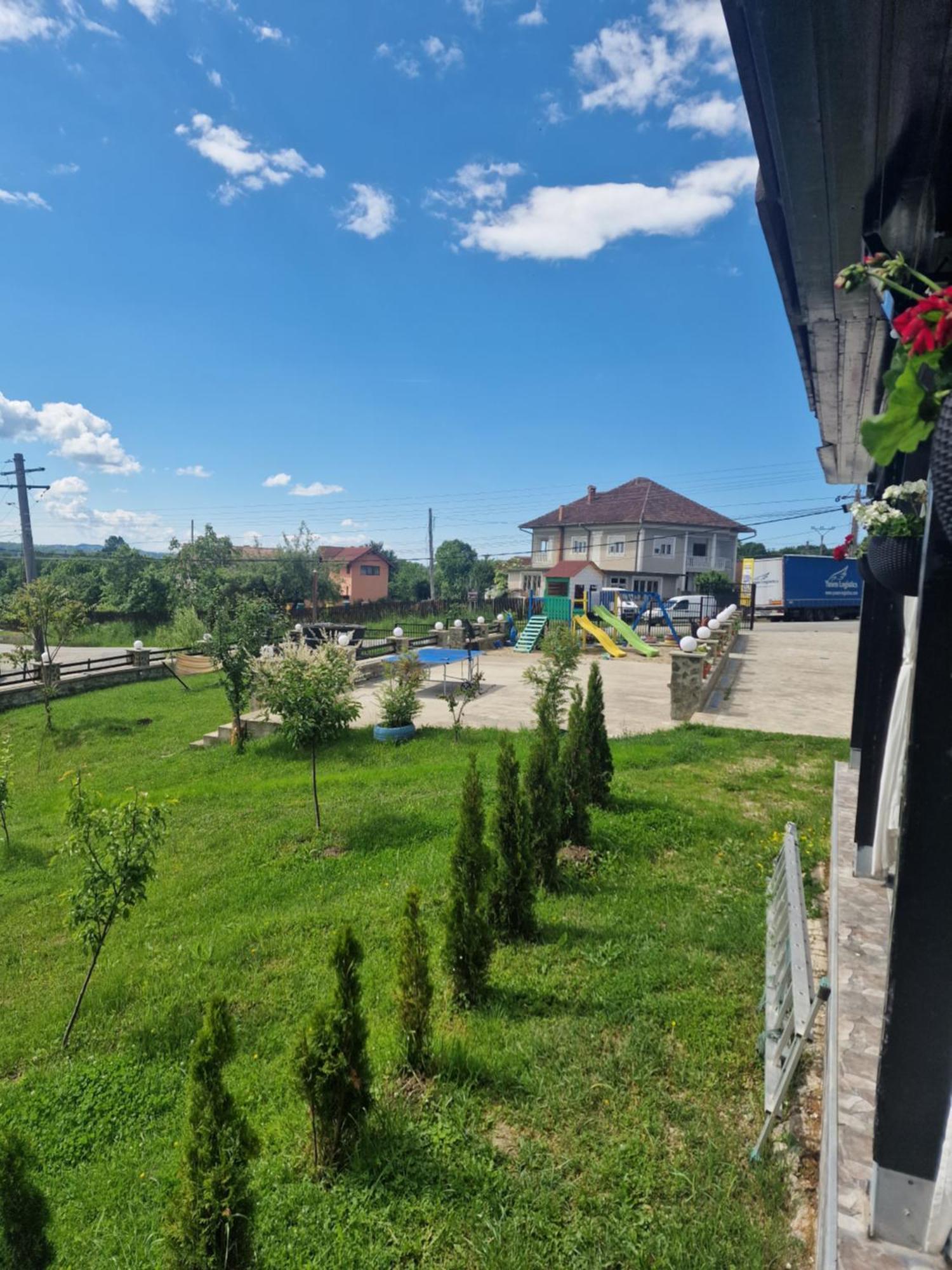 Casa dintre munti Hotel Novaci Străini Exterior foto