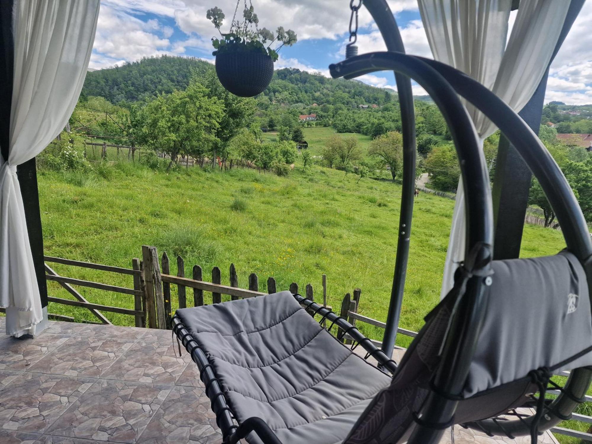 Casa dintre munti Hotel Novaci Străini Exterior foto