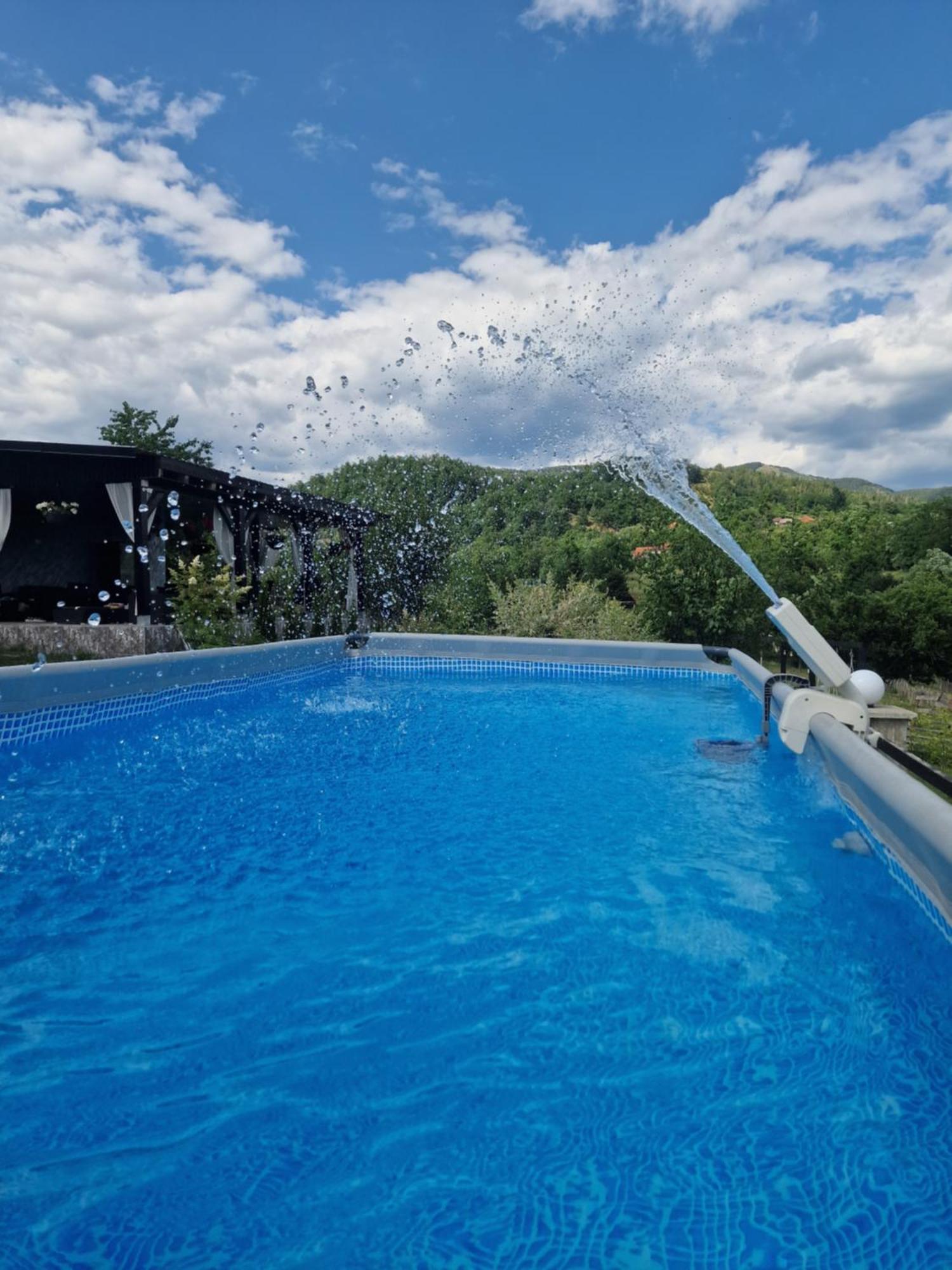 Casa dintre munti Hotel Novaci Străini Exterior foto