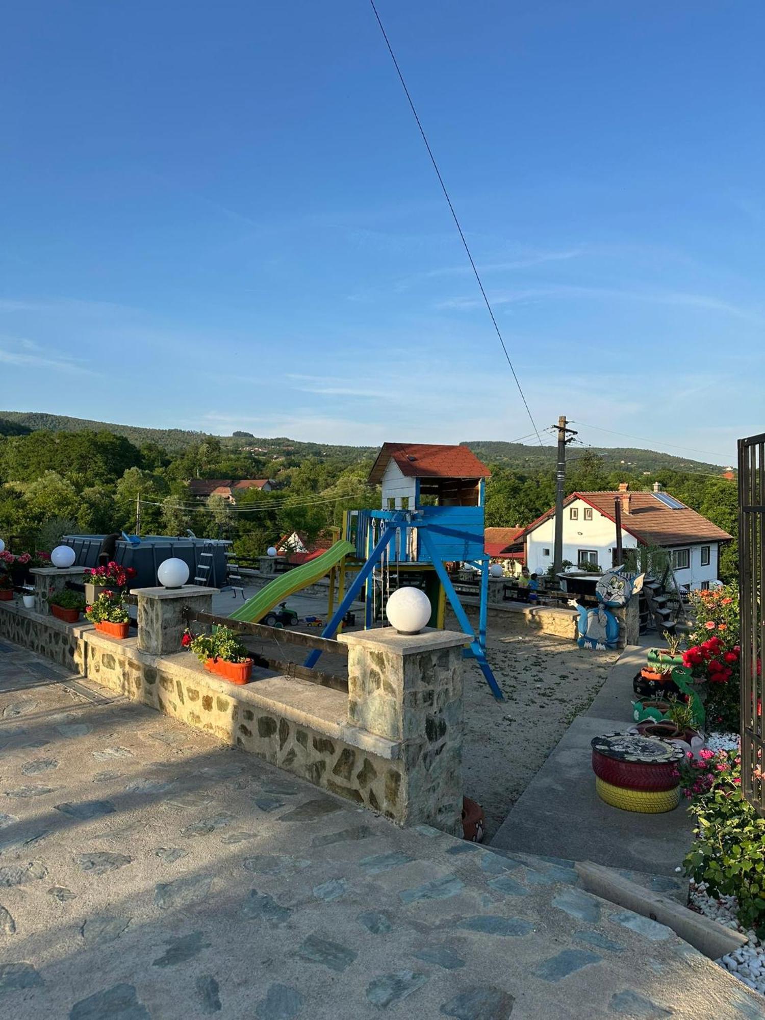 Casa dintre munti Hotel Novaci Străini Exterior foto